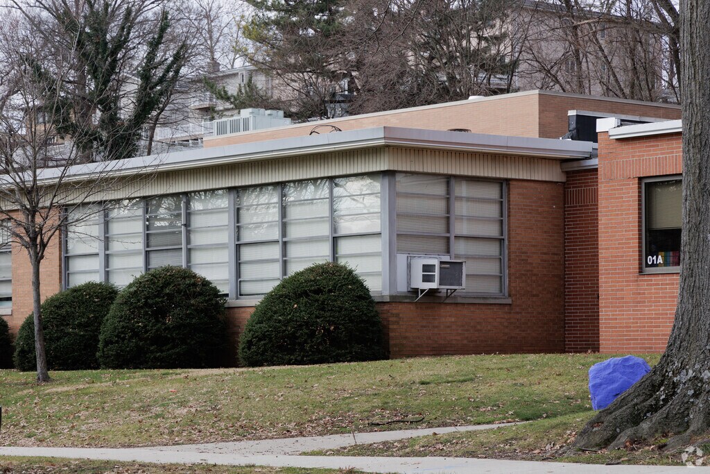 Shaler Academy in Ridgefield, NJ serves students in grades PK, K-4.