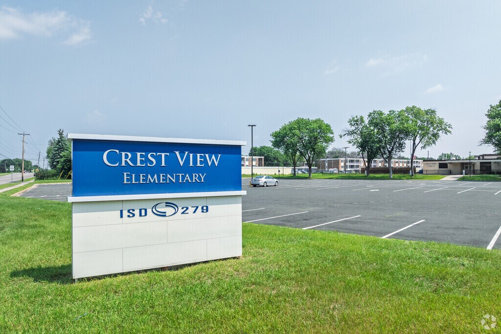 Crest View Elementary School provides education in the neighborhood of Brooklyn Park.