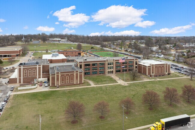 1,050 students attend Hannibal High School in grades 9-12.