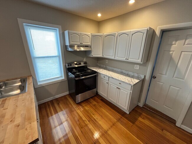 77 Ferry St unit 1st floor, Chicopee, MA 01013 - photo 4