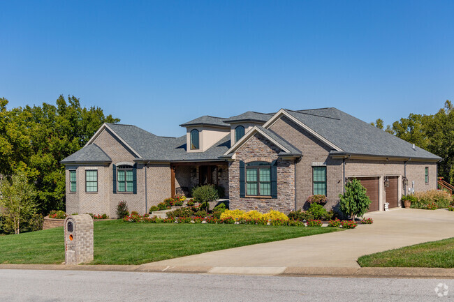 Larger craftsman style houses can be found in Thruston.