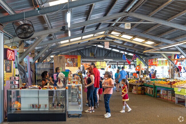 Glen Acres neighborhood is the home of the Mobile Flea Market, open on the weekends.