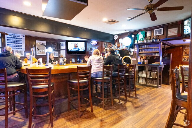 Parente's restaurant always has a reliable bar crowd in its cozy restaurant.