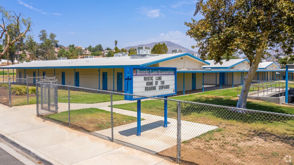 Welcome to Rustic Lane Elementary School in Rubidoux.