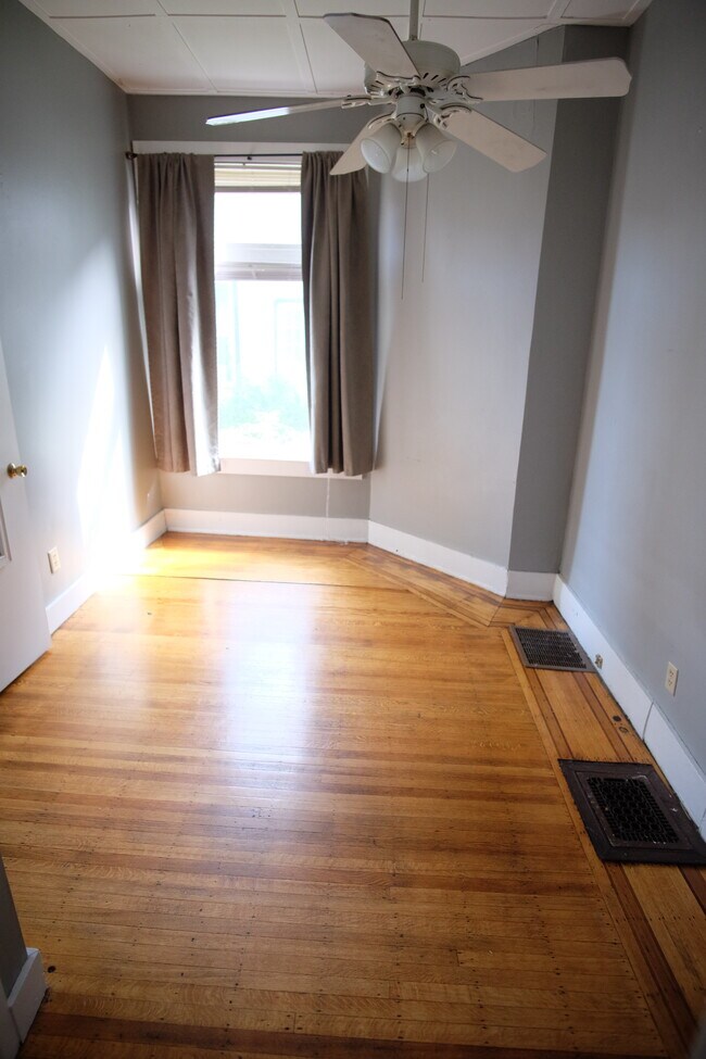 2413 Dupont Ave S unit 2, Minneapolis, MN 55405 - photo 7