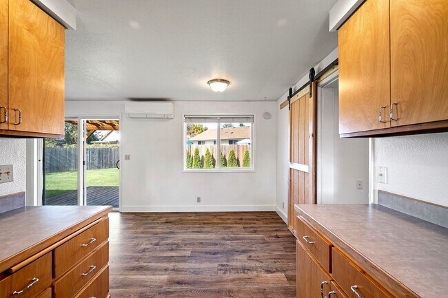 872 W N St, Springfield, OR 97477 - photo 7