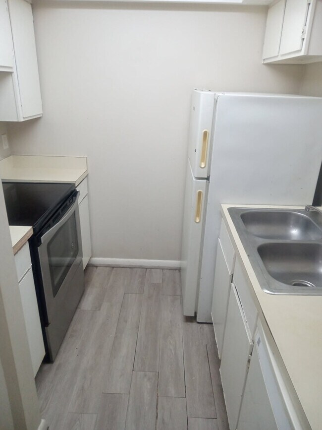 6816 SW 4th Pl, Gainesville, FL 32607 - photo 2