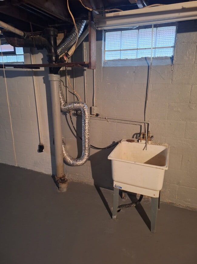 588 Baldwin Rd Unit A, Akron, OH 44312