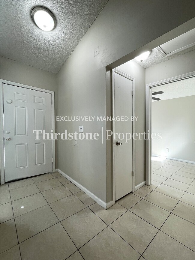 5128 Indian Lakes Ct unit 3, Jacksonville, FL 32210 - photo 3