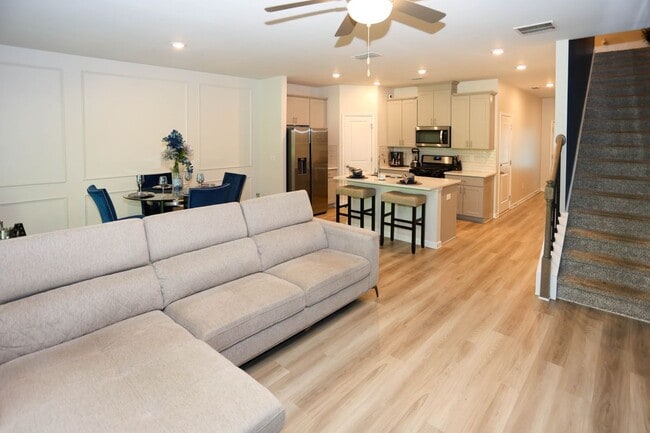 5682 Plain Field Ln, Lilburn, GA 30047 - photo 4