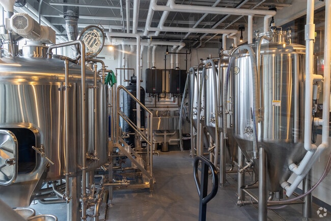 Mast Landing Brewing Co. pours award‑winning beers in Freeport.