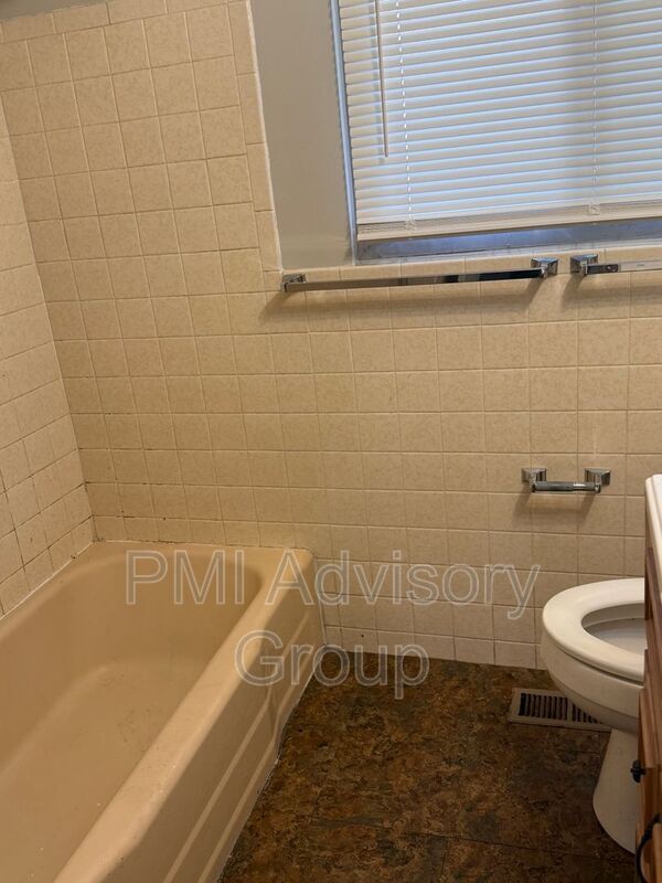 1817 SW 71st Terrace, Topeka, KS 66619 - photo 6