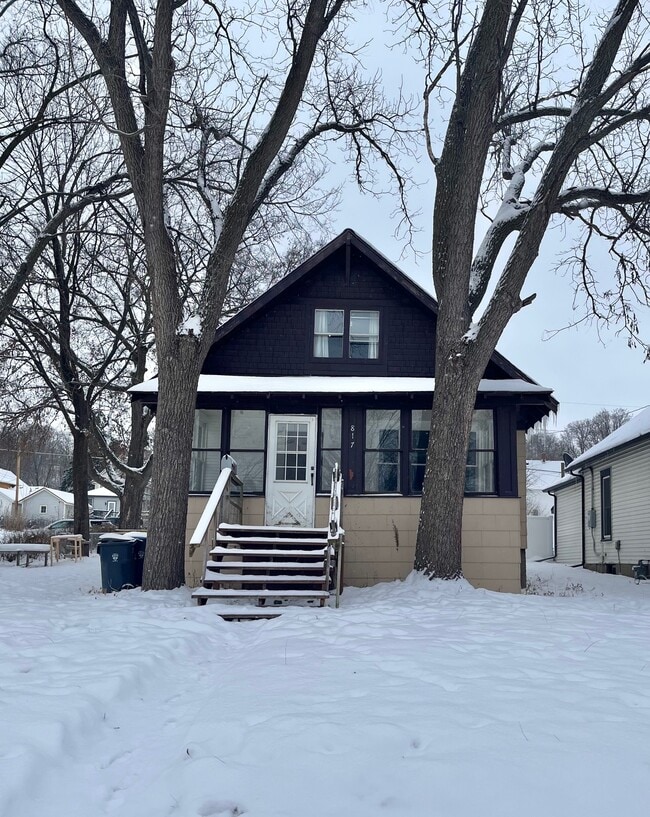 817 N 5th St, Mankato, MN 56001