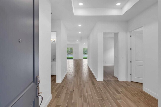 2515 Wise River Ln, Zephyrhills, FL 33541 - photo 2