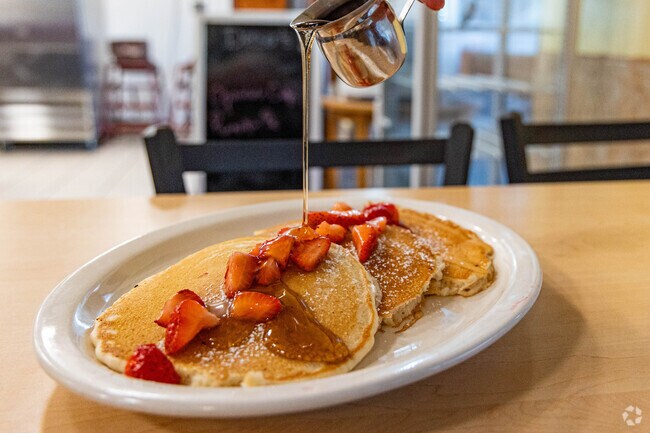 The Longbow Diner is one of the few restaurants faithfully serving Rio Communities.