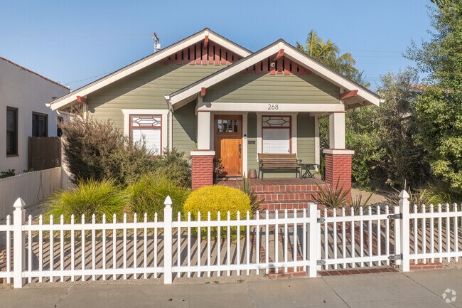 Custom Craftsman homes can be found dotted throughout many of the Bluff Park streets.