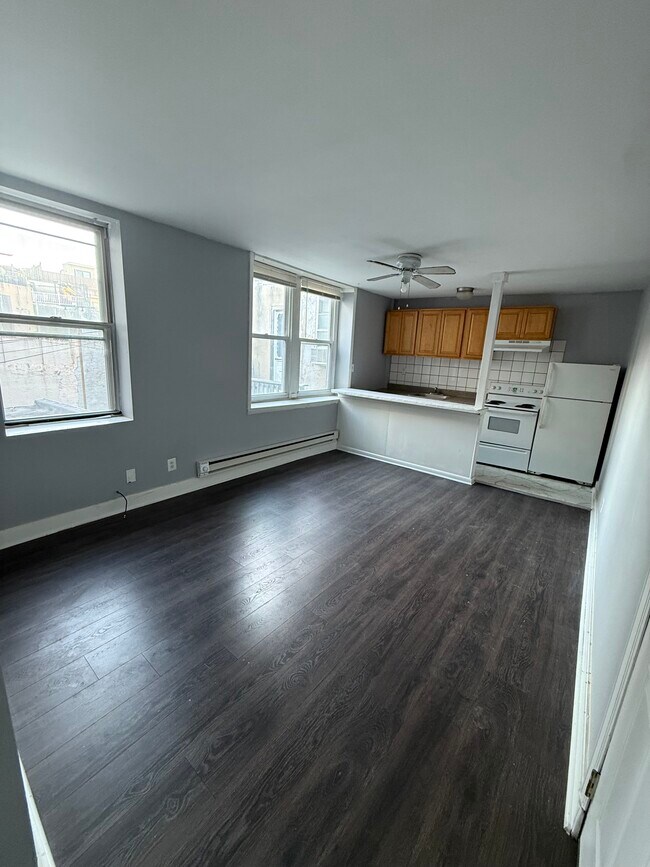 Living Room/Kitchen