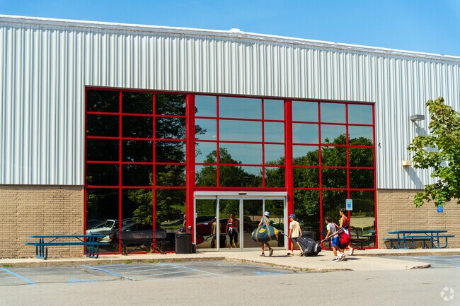 Hartland Ice House hosts public skating, hockey, and lessons in winter.