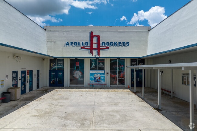 Front entrance of the Apollo Middle School serving Boulevard Heights.