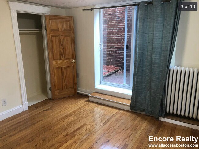 352 Riverway unit 7, Boston, MA 02115 - photo 3