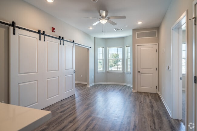 1BR, 1.5BA +Den - 837SF - Living Area