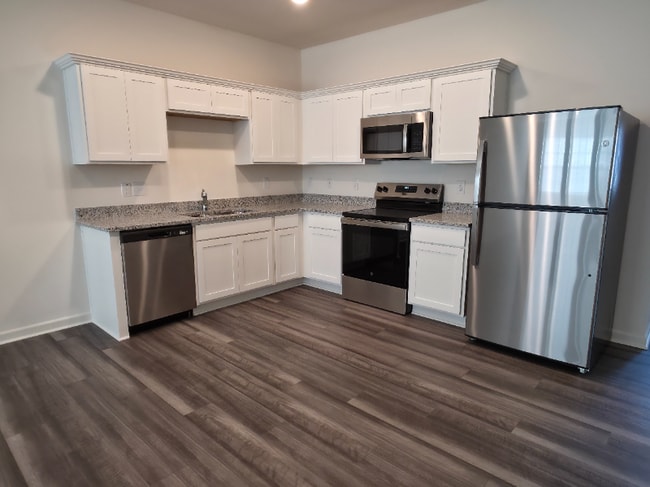 2062 Gln Xing Dr, Durham, NC 27704 - photo 2