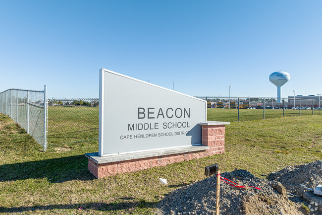 Beacon Middle School has 671 students in grades 6-8.
