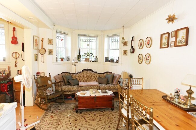 2647 N Sacramento Ave unit GDN, Chicago, IL 60647 - photo 2