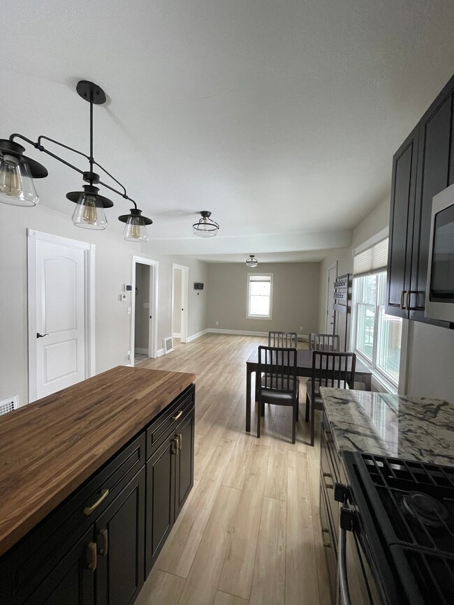 2703 Center St, Des Moines, IA 50312 - photo 3