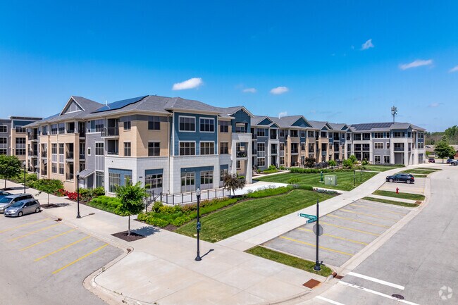 Howard Commons 2800 Building Exterior