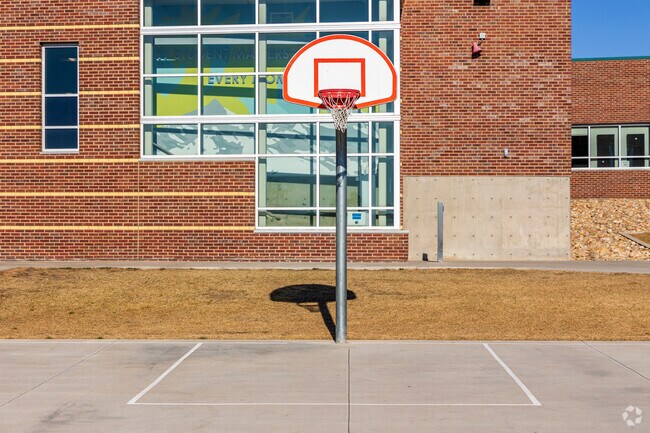 Drake Junior High School boasts a student teacher ratio of 20:1.