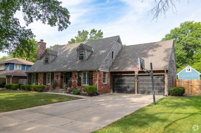 You will also find a few Cape Cod Style Dwellings throughout Rockwood.