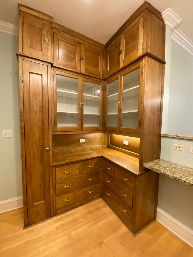 612-626 Sheridan Rd, Evanston, IL 60202 - photo 2