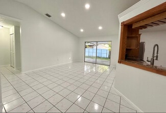19662 NW 62nd Ct, Hialeah, FL 33015