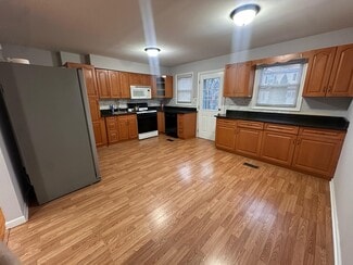 226 S 16th Ave, Manville, NJ 08835