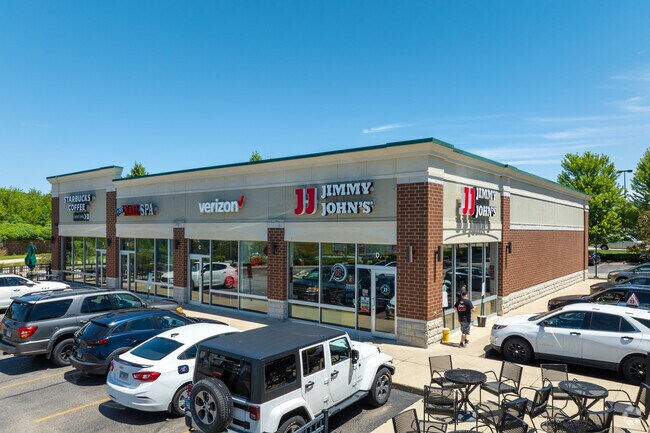 Valley Lakes has several shopping plazas in convenient locations throughout the neighborhood.