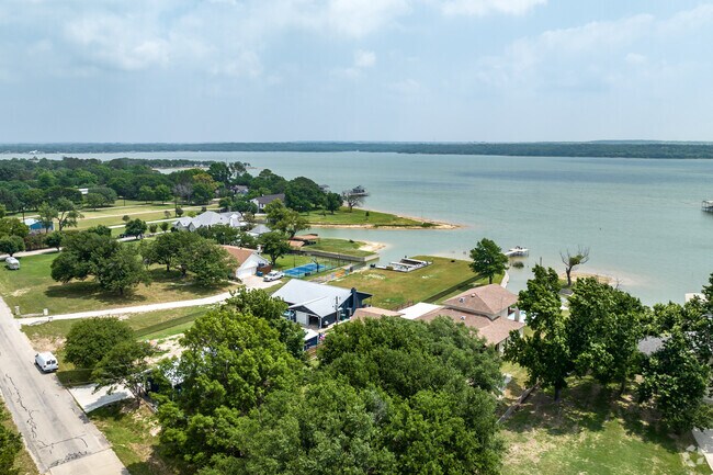 Pelican Bay residents along the shore of Eagle Mountain Lake enjoy scenic views for miles.