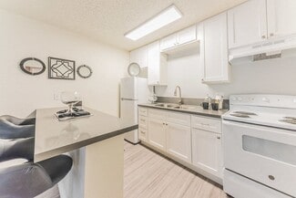 3955 University Center Dr, Las Vegas, NV 89119