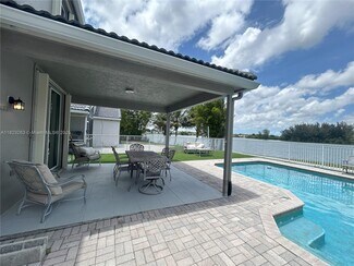 5708 S Plum Bay Pkwy, Tamarac, FL 33321