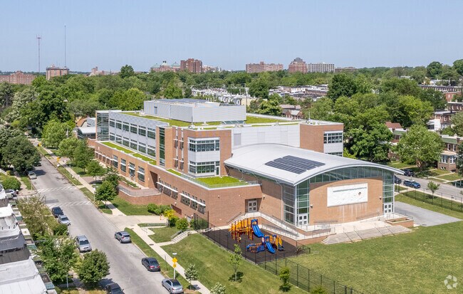 Waverly Elementary School has student body population of 513 students.