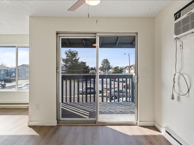 Kamden Court: Leasing Specials! Great location in Kennewick!, Kennewick, WA 99336 - photo 6