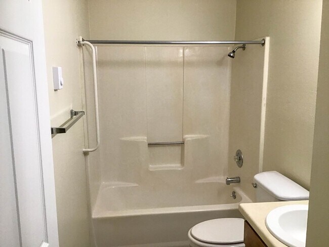 710 Elm Dr unit 5, Warsaw, MO 65355 - photo 3