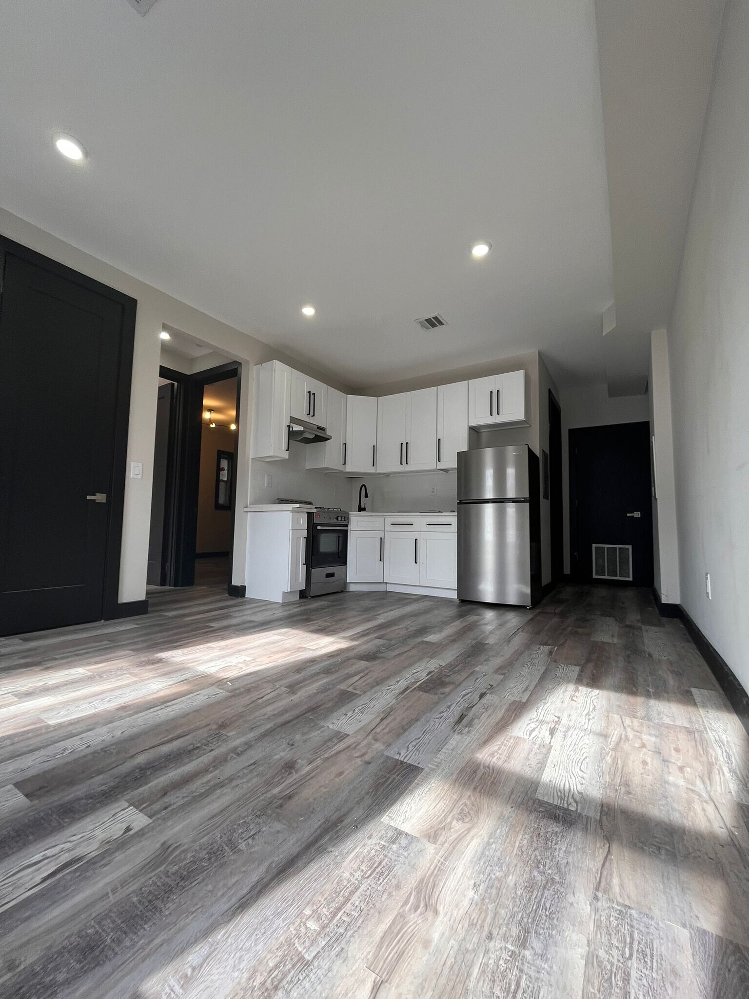 54 Lincoln St unit 302, Newark, NJ 07103 - photo 1