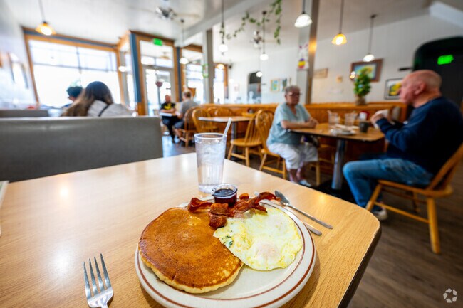 Klemm's Candlelight Cafe is Northside's top spot for delicious breakfast and lunch.