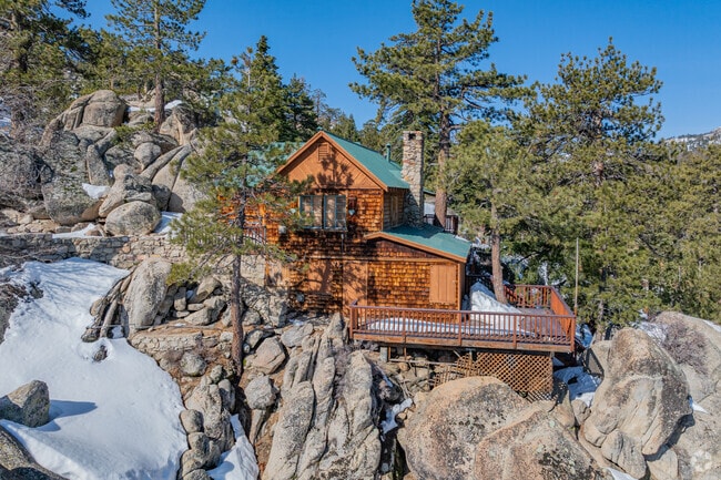 Custom built cabins in Big Bear Lake make great get away homes to enjoy the mountain air.
