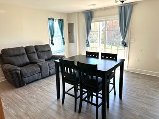 8773 Elsing Green Dr, Manassas, VA 20112