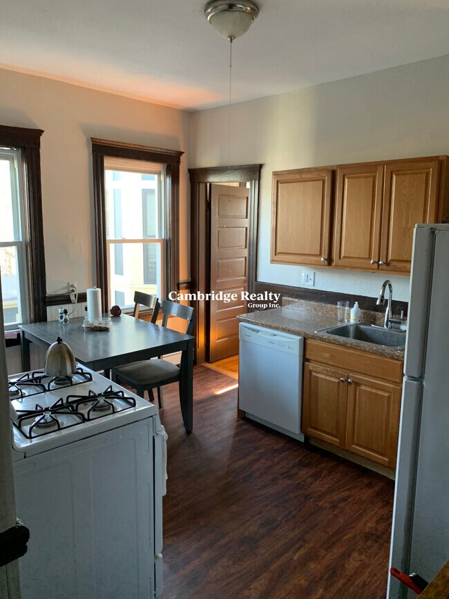 118 Columbia St Unit 3T, Cambridge, MA 02139
