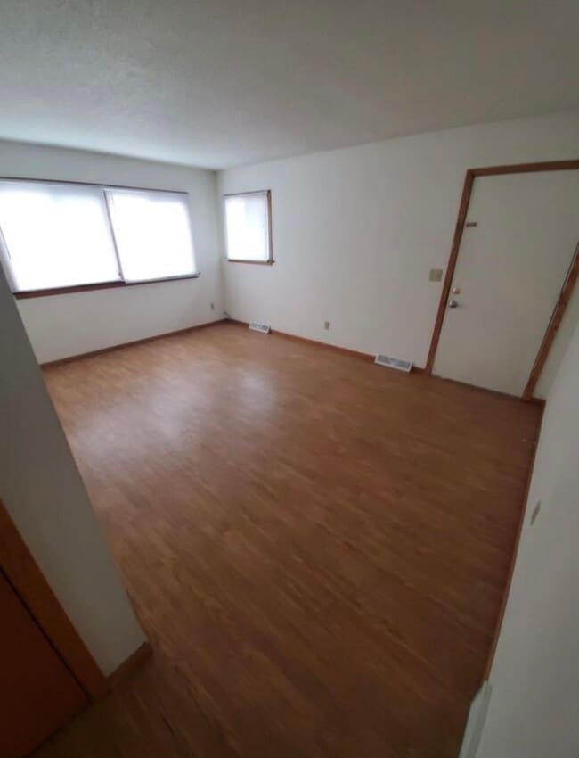 3511 29th Ct S unit Upper Unit Duplex, La Crosse, WI 54601 - photo 7