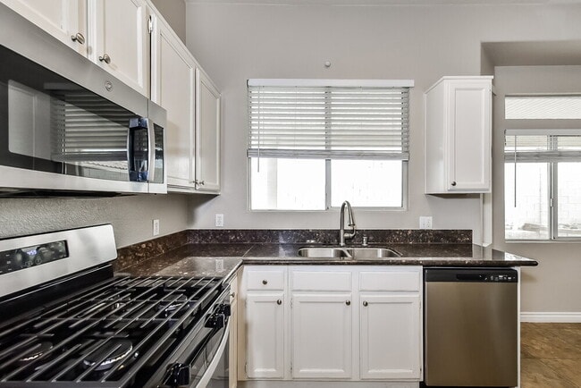 2018 Annbriar Ave, North Las Vegas, NV 89031 - photo 7