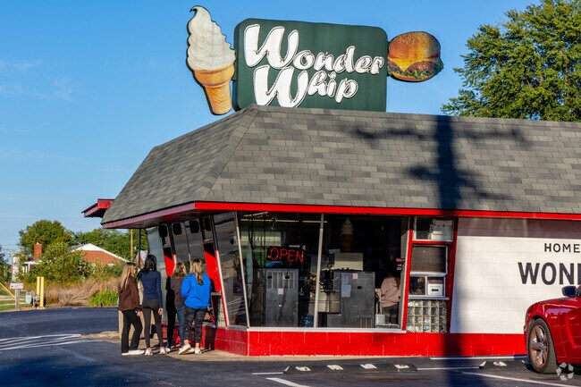 Wonder Whip offers a 1950's dining experience in Thruston.
